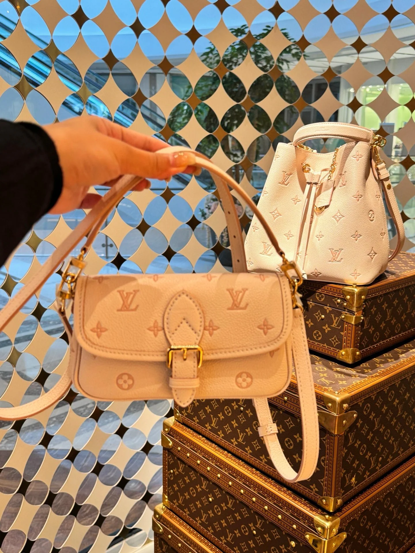 LV-m25591-nano-speedy handbag-1