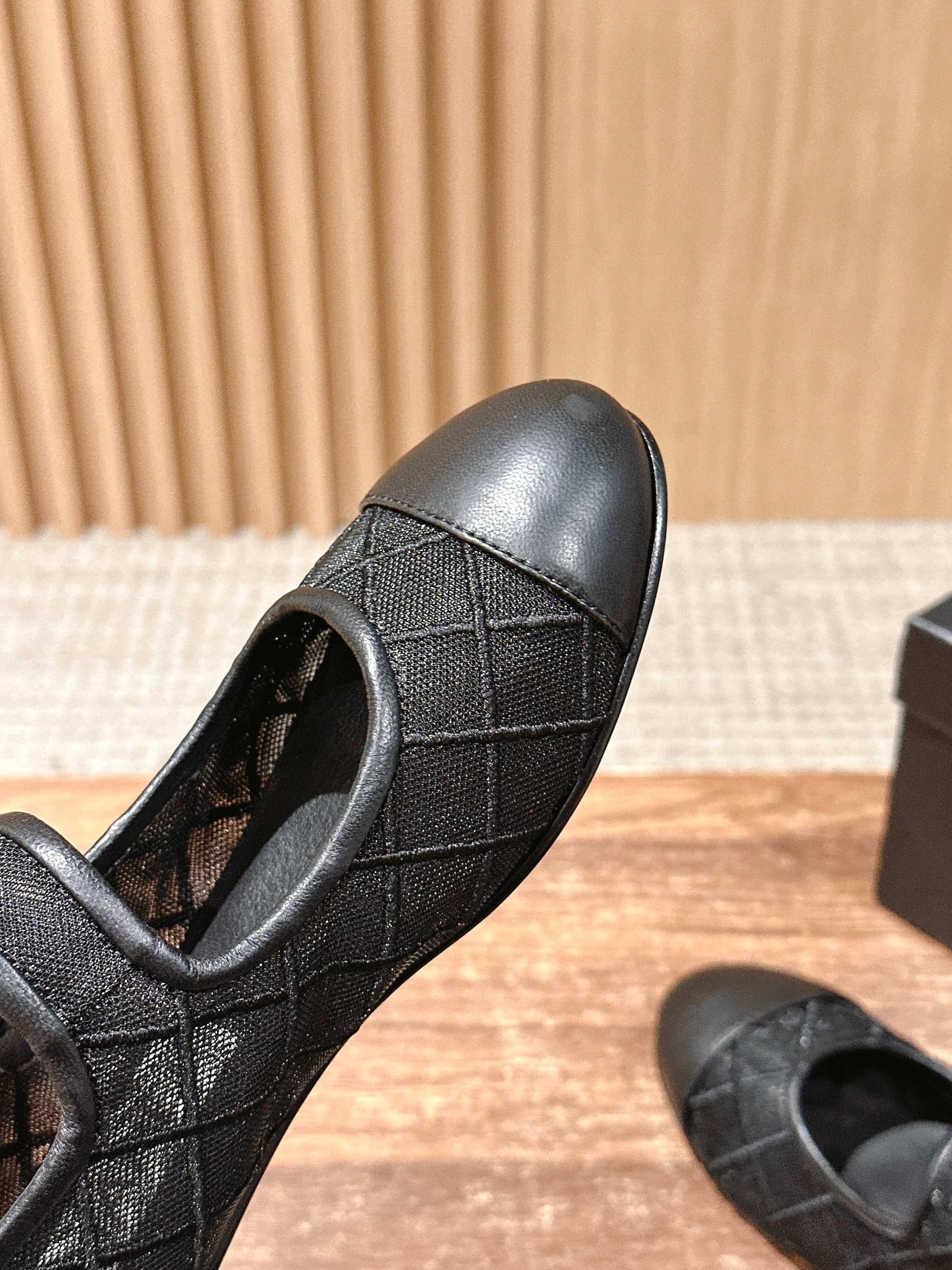 Новинка сезона весна/лето 2025 от Chanel - Сетчатые туфли Мэри Джейн - Черные