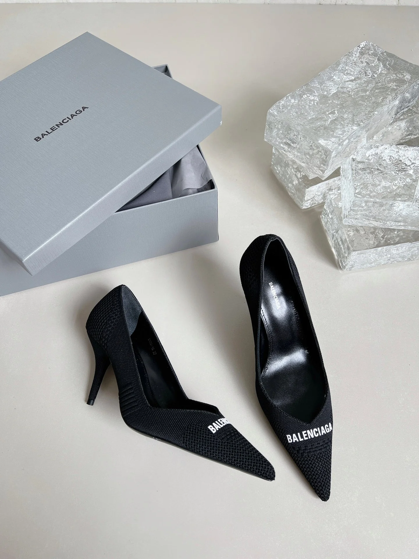 Balenciaga - Туфли-лодочки с острым носком, 2022 год.