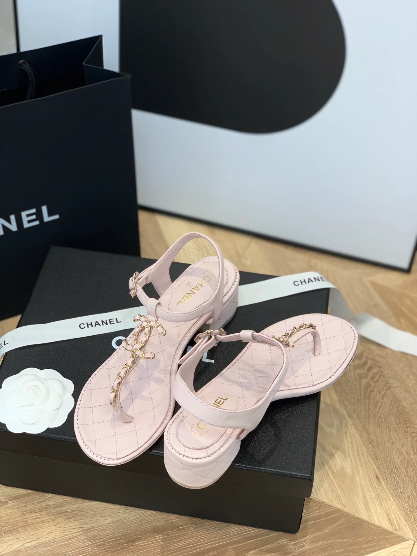 Chanel - Розовые сандалии