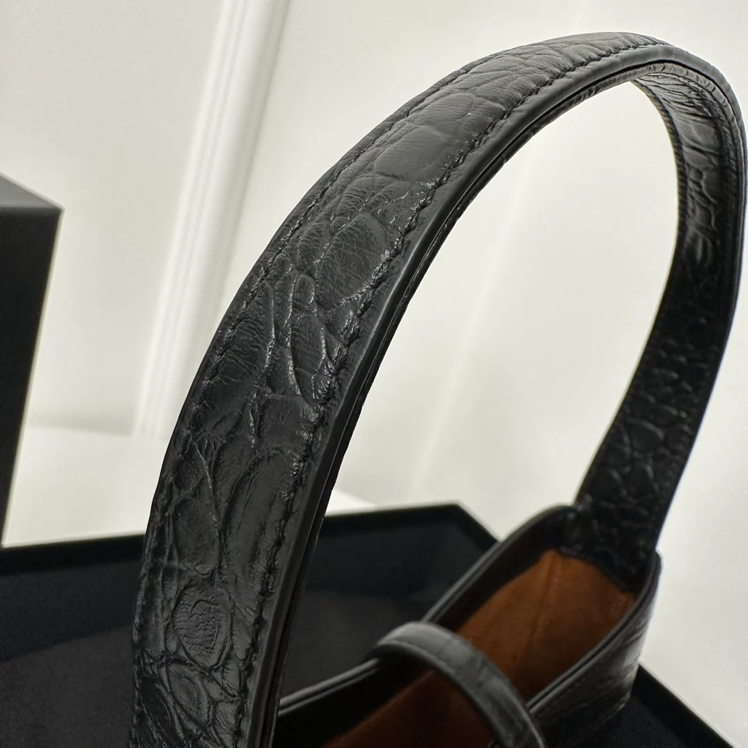 Кожаная сумка через плечо YSL Le 5 A 7, мини, черная, под крокодиловую кожу.