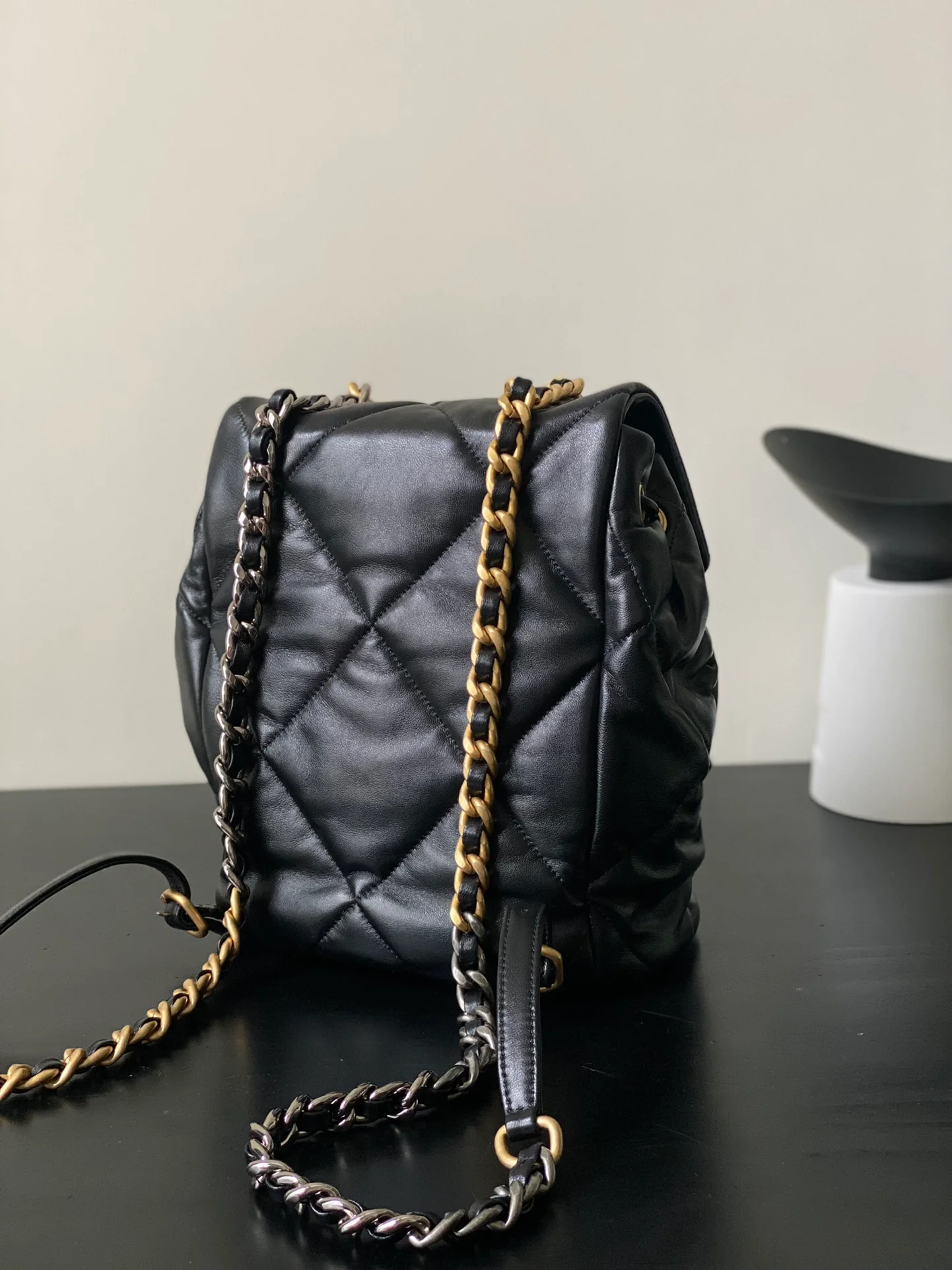 Рюкзак Chanel 24c — черный