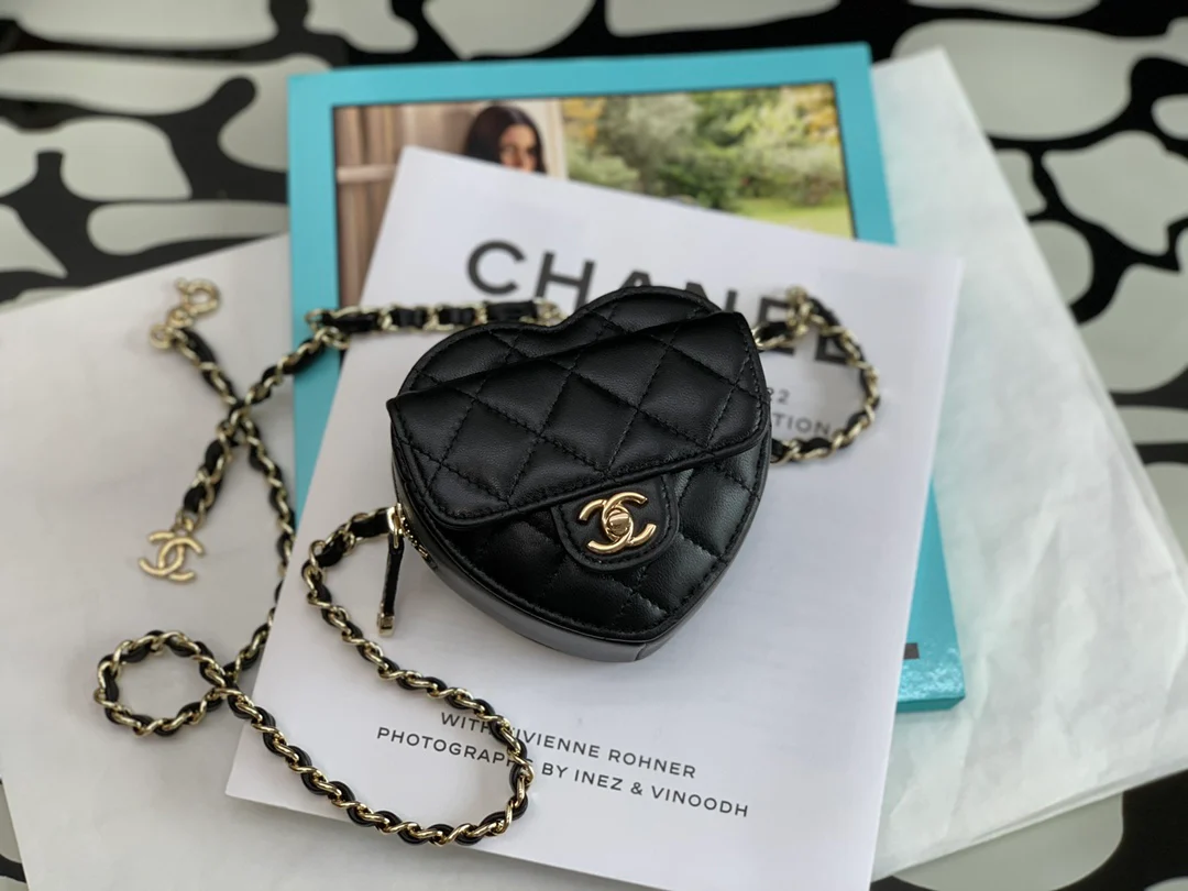 Поясная сумка Chanel с сердечком и стёжкой - 2 шт.
