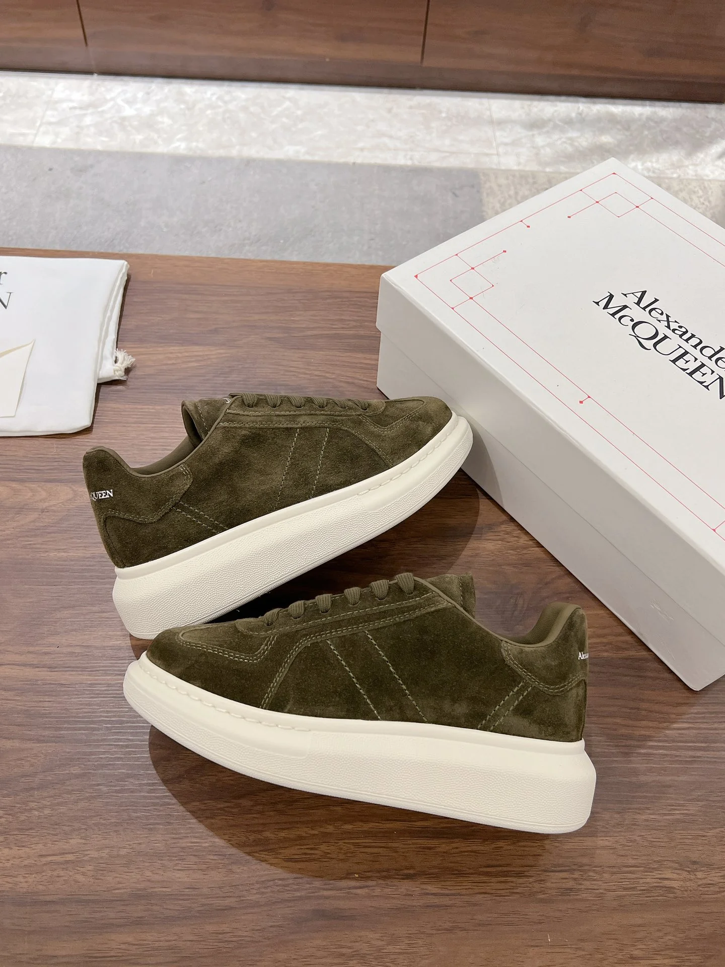 Повседневные туфли McQueen 2024 - темно-зеленые