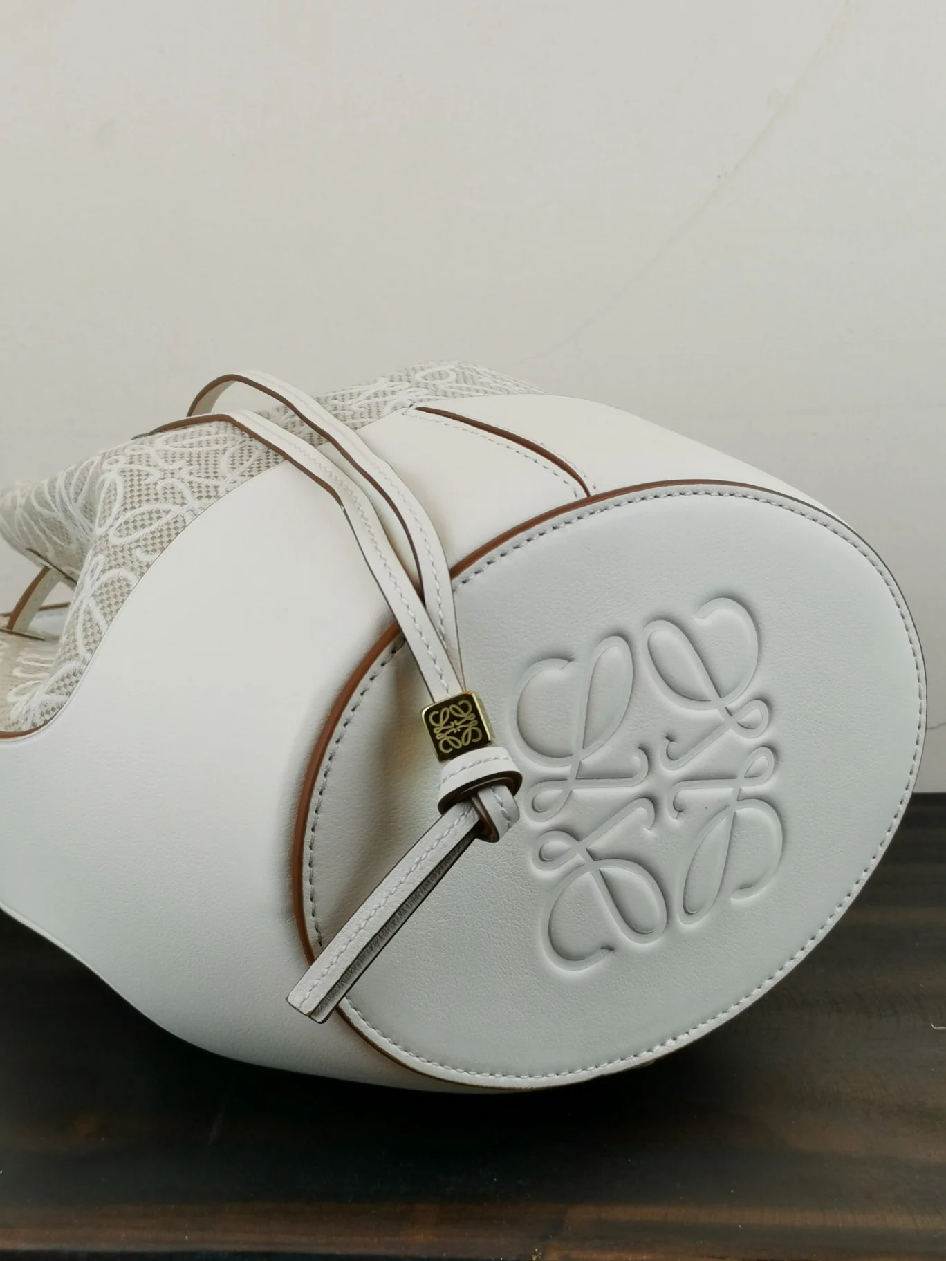 Сумка-ведро Loewe Anagram - Маленькая - 1 шт.