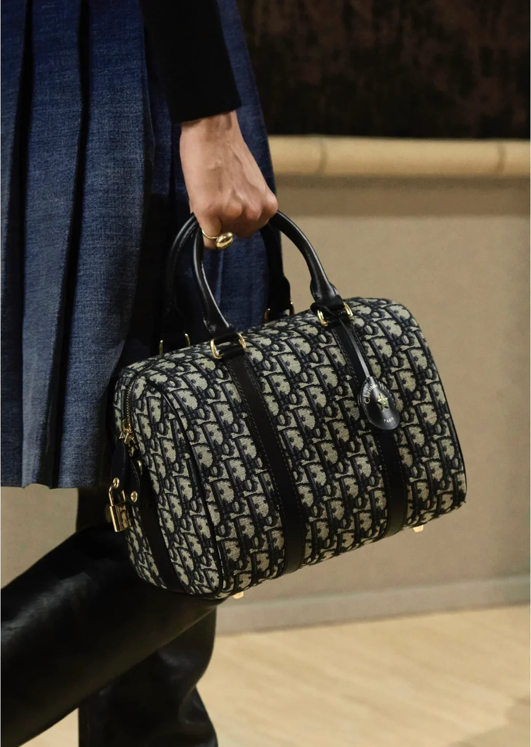 Сумка Dior Groove 25 - большой размер