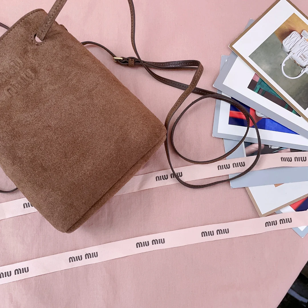 Мини-сумка-ведро Miu Miu 5nf460 из замши - коричневая