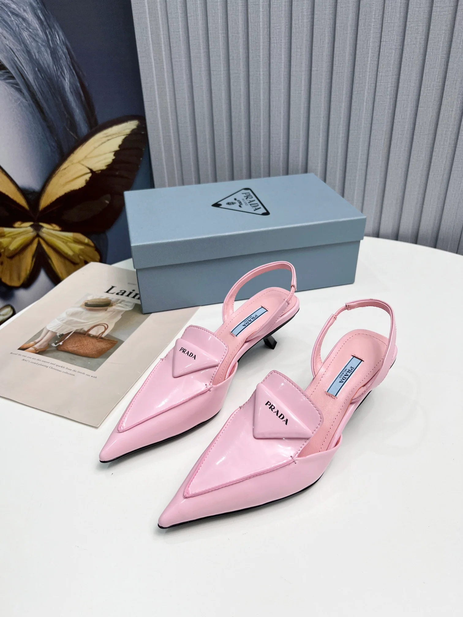 Prada - Розовые сандалии с острым носком