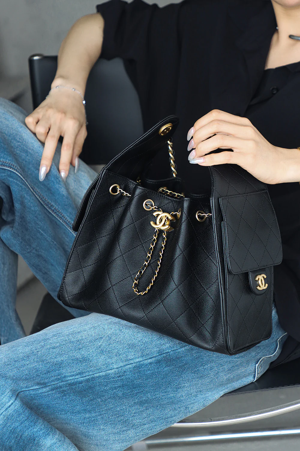 Сумка Chanel 25 - Хиппи-хобо, маленькая - Золотая пряжка