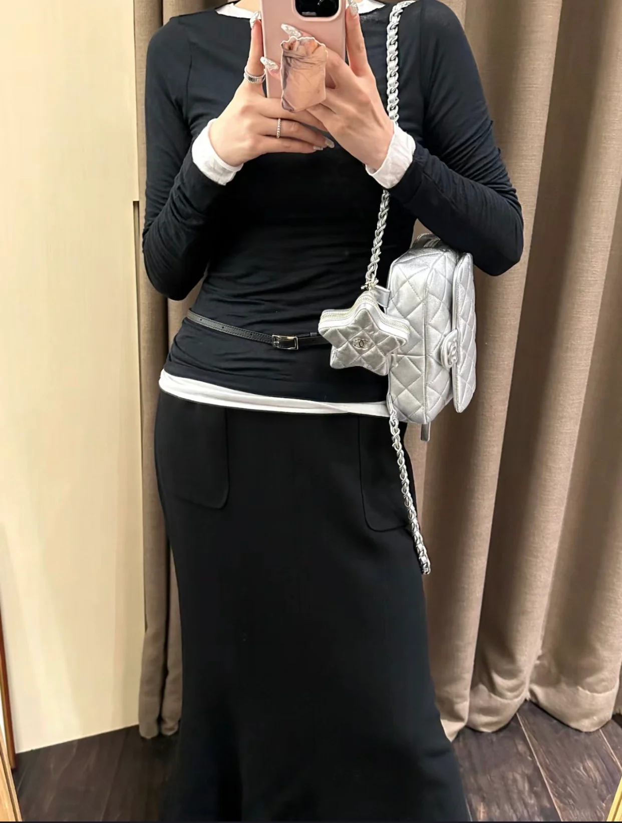 Новая коллекция Chanel весна/лето - сумка-хобо - сумка-мессенджер в стиле хиппи - серебристая