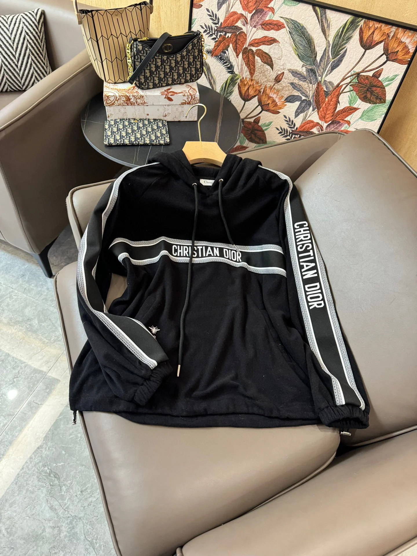 Комплект Dior 2403-24ss: топ с длинными рукавами и шорты с вышитой надписью - черный