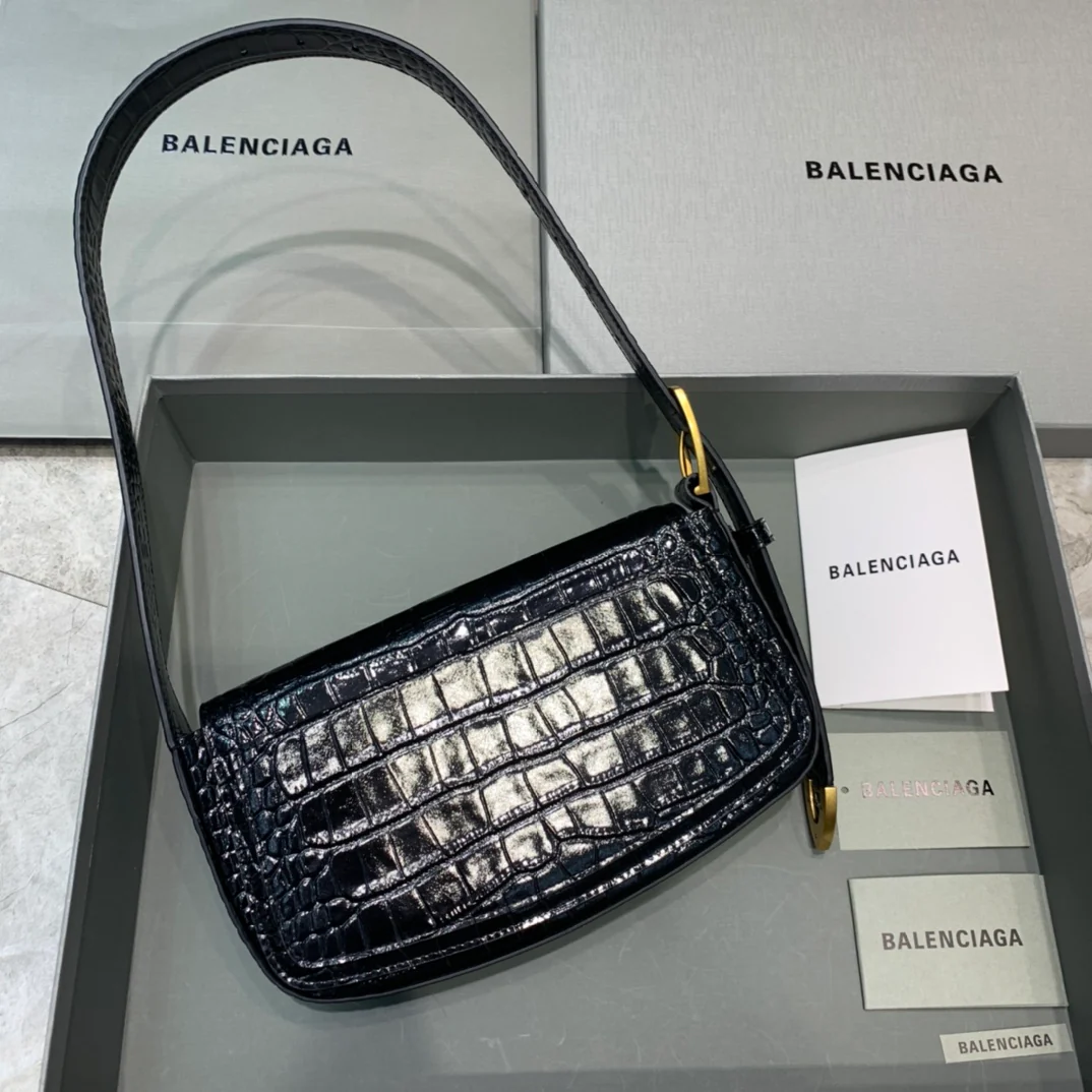 Сумка Balenciaga Ghost Bag - сумка через плечо из коровьей кожи с тиснением под крокодила.