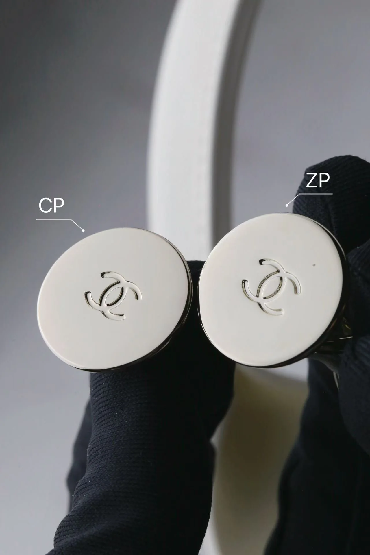 Пляжная сумка Chanel 25c, косметичка, ярко-желтая.