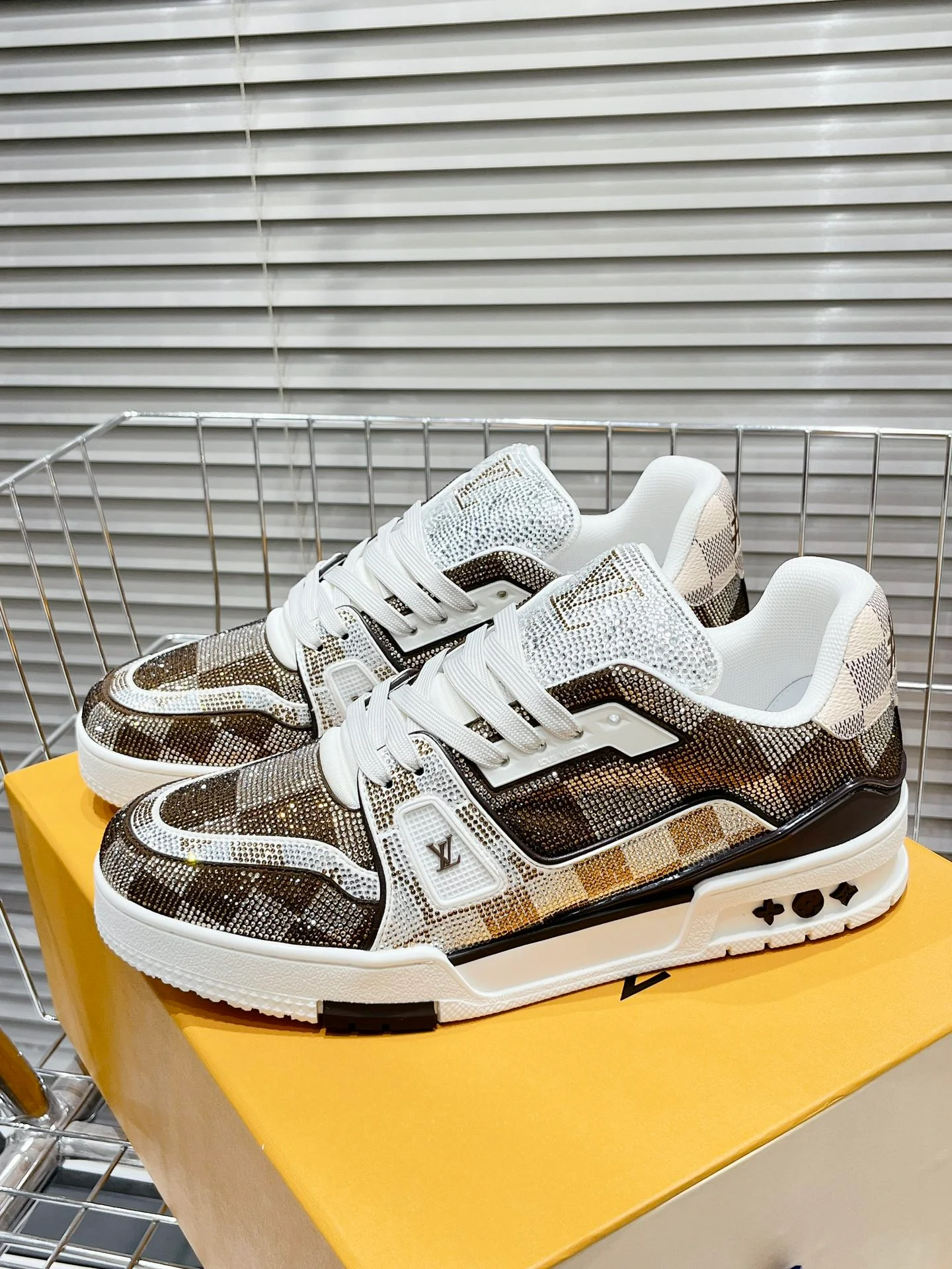 Кроссовки LV Trainer - Скейтбордистские кроссовки - Глянцевые, в клетку Damier, коричневые - Унисекс