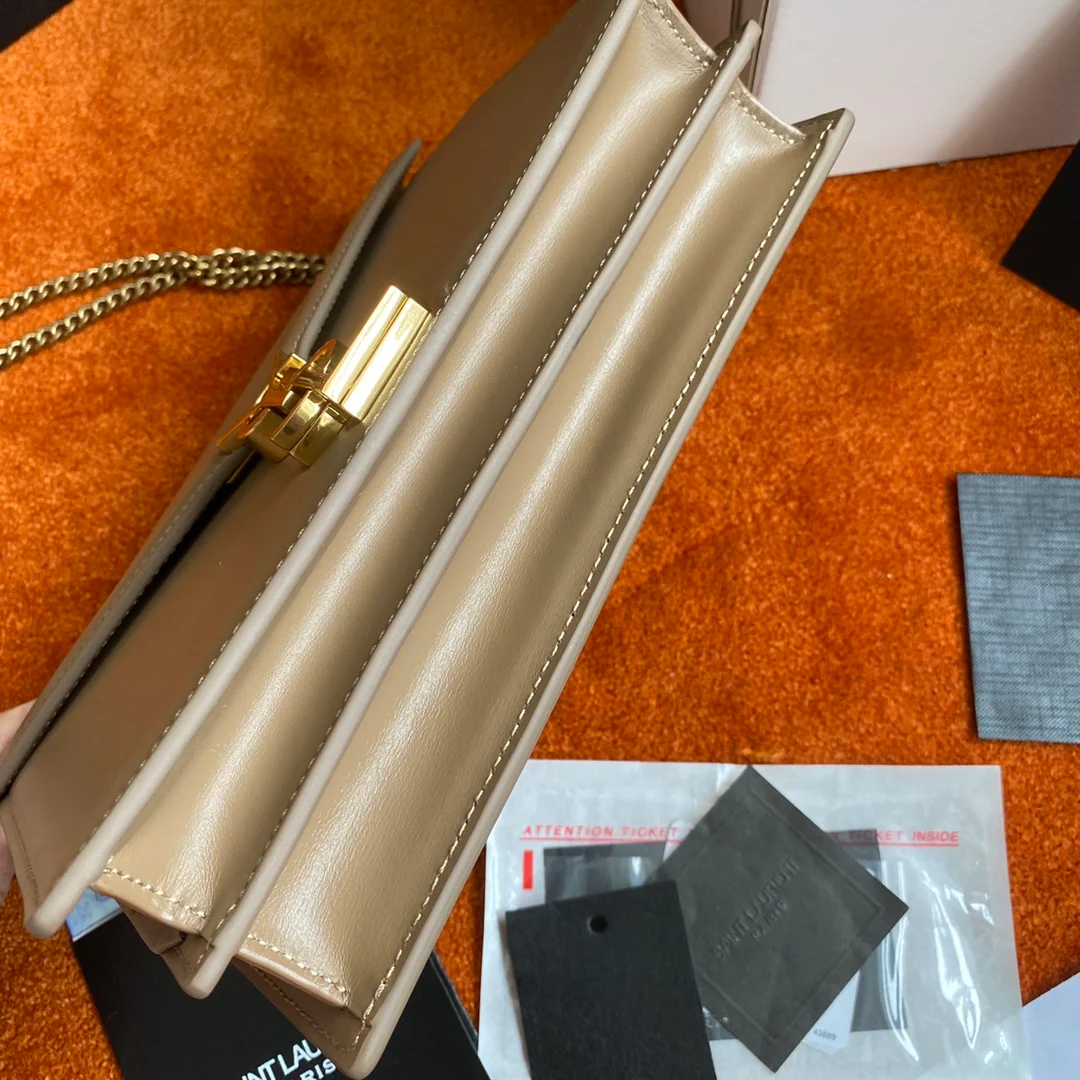 Сумка-конверт YSL Cassandra из гладкой плетеной ткани