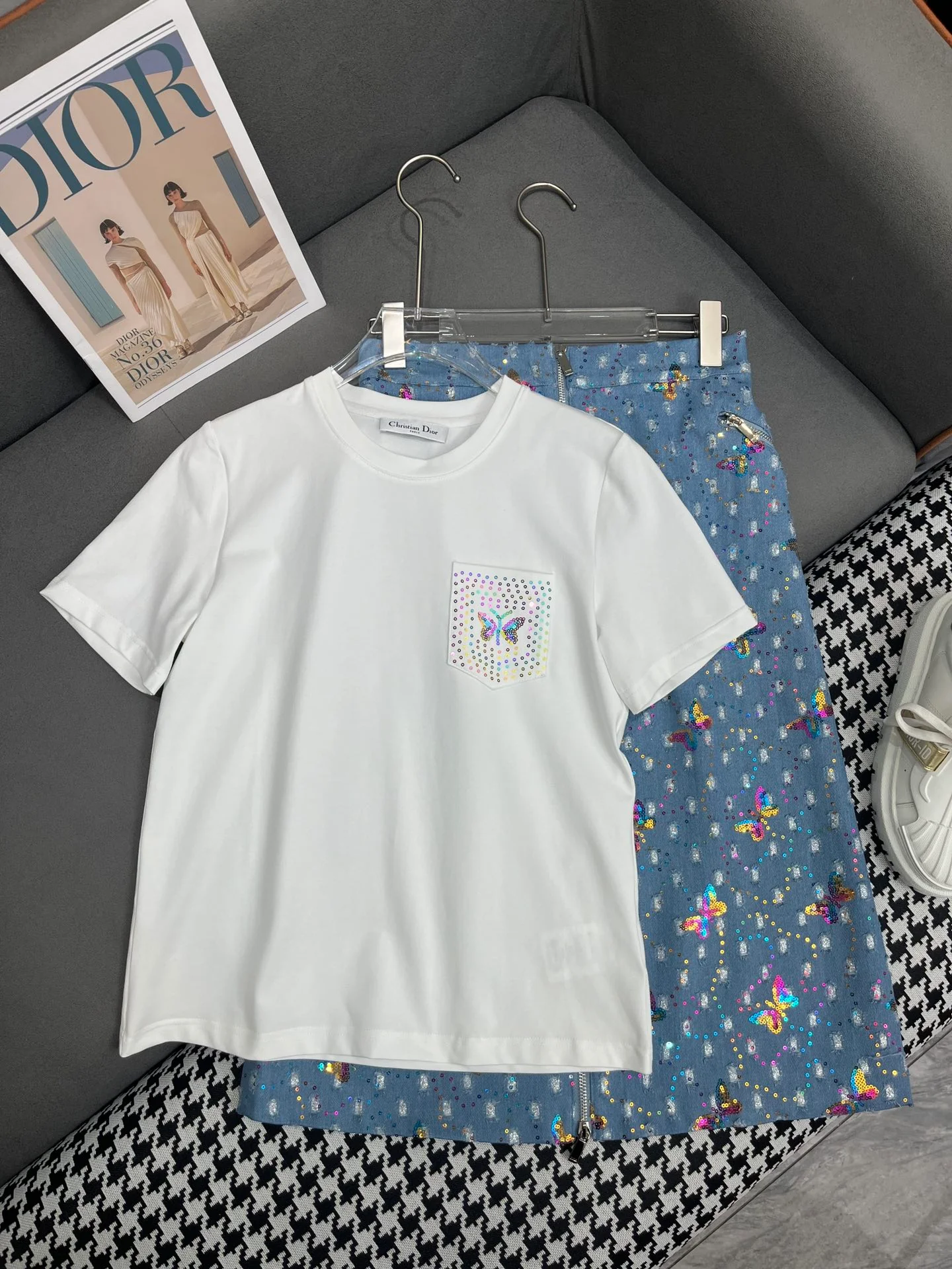 Новая коллекция Dior 2403-24ss Весна/Лето: футболка и юбка - синий.