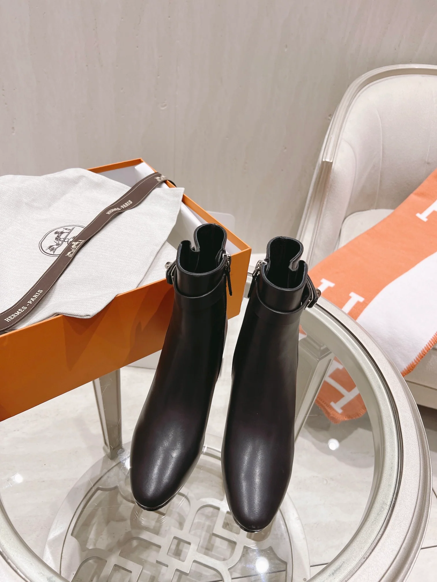 Пряжка Hermes Kelly - Ботильоны Saint Germain - черные