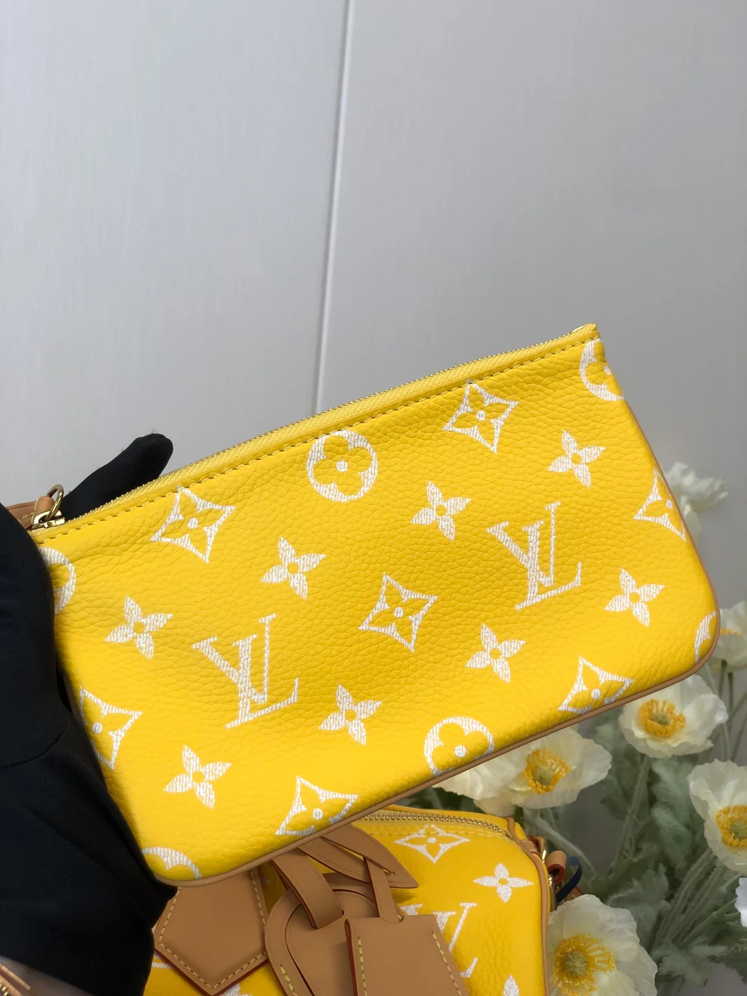 LV???????????Солнечно-желтый