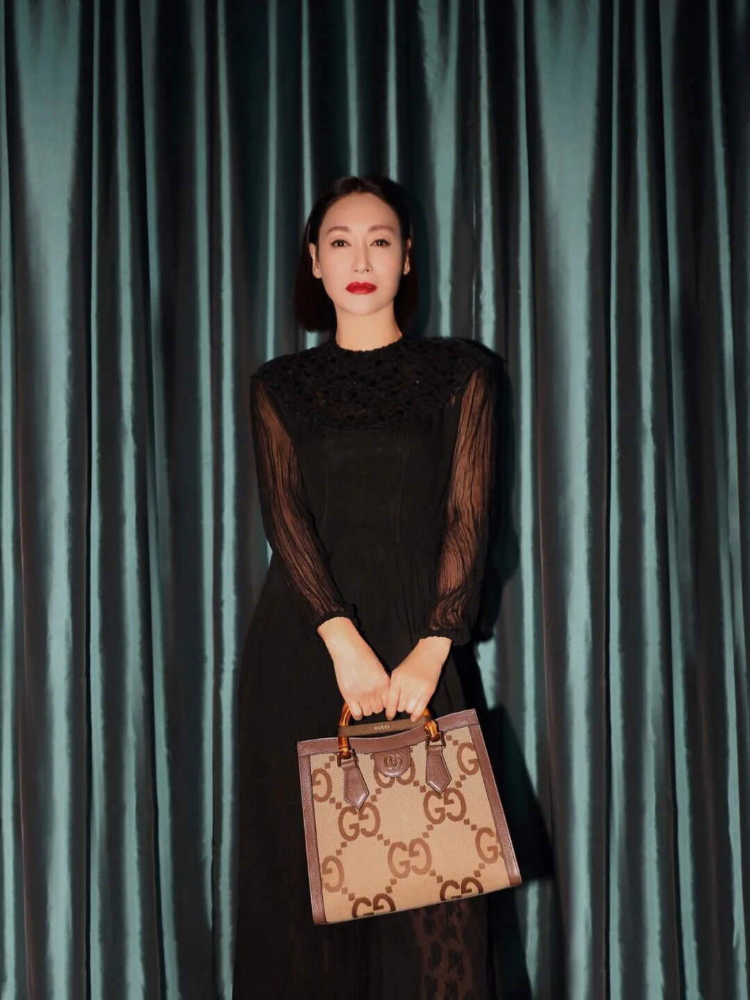 Сумка Gucci Bamboo, средний размер - на фото.