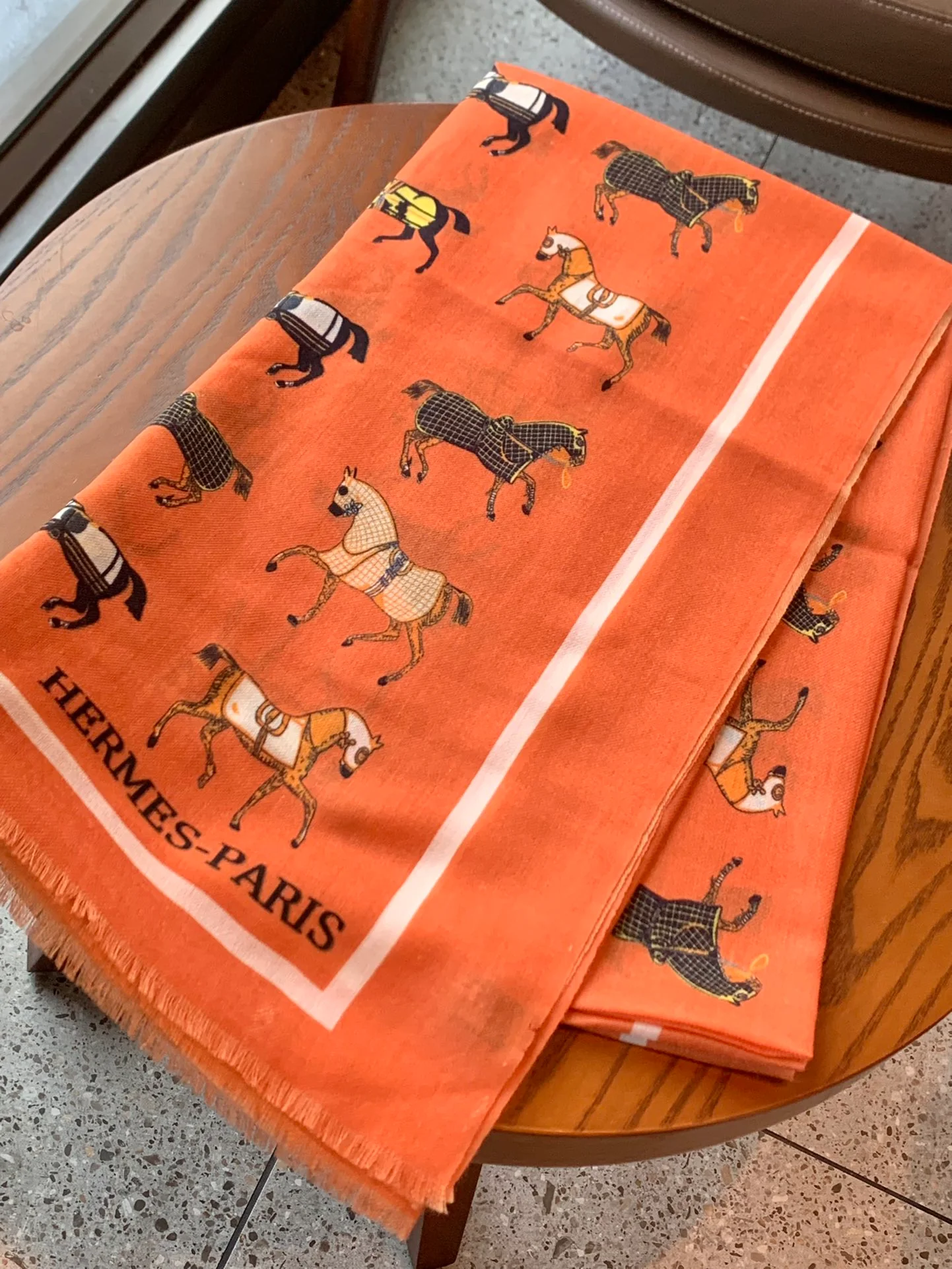 Длинный кашемировый шарф Hermes Premium Craftsmanship, 100-200 см, оранжевый.