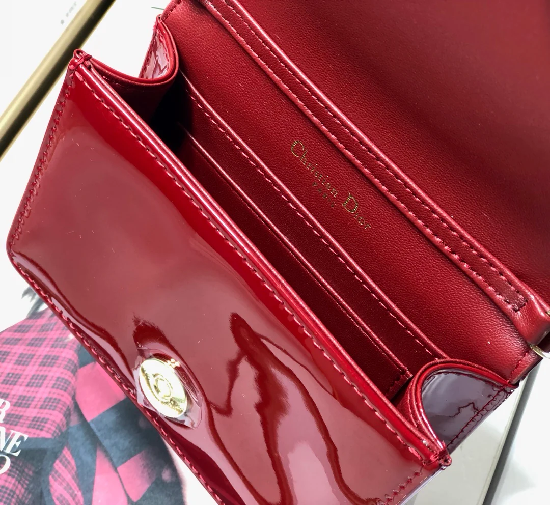 Dior Lady Dior Nano 链条卡包／腰包-漆皮红色