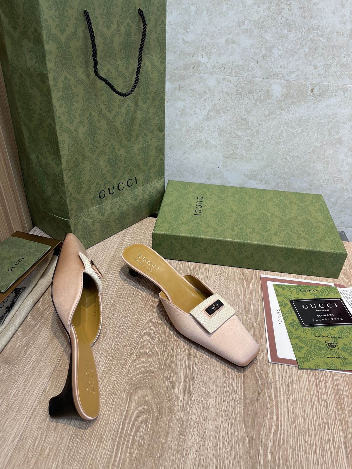 Gucci - Новинка начала весны 2022 года - Элегантные тапочки на низком каблуке