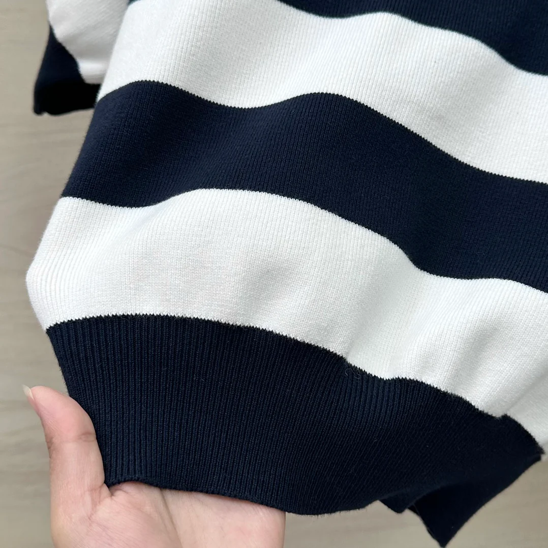 Miu Miu - 2404-24 Новинка ранней весны Классический бестселлер: полосатый вязаный топ