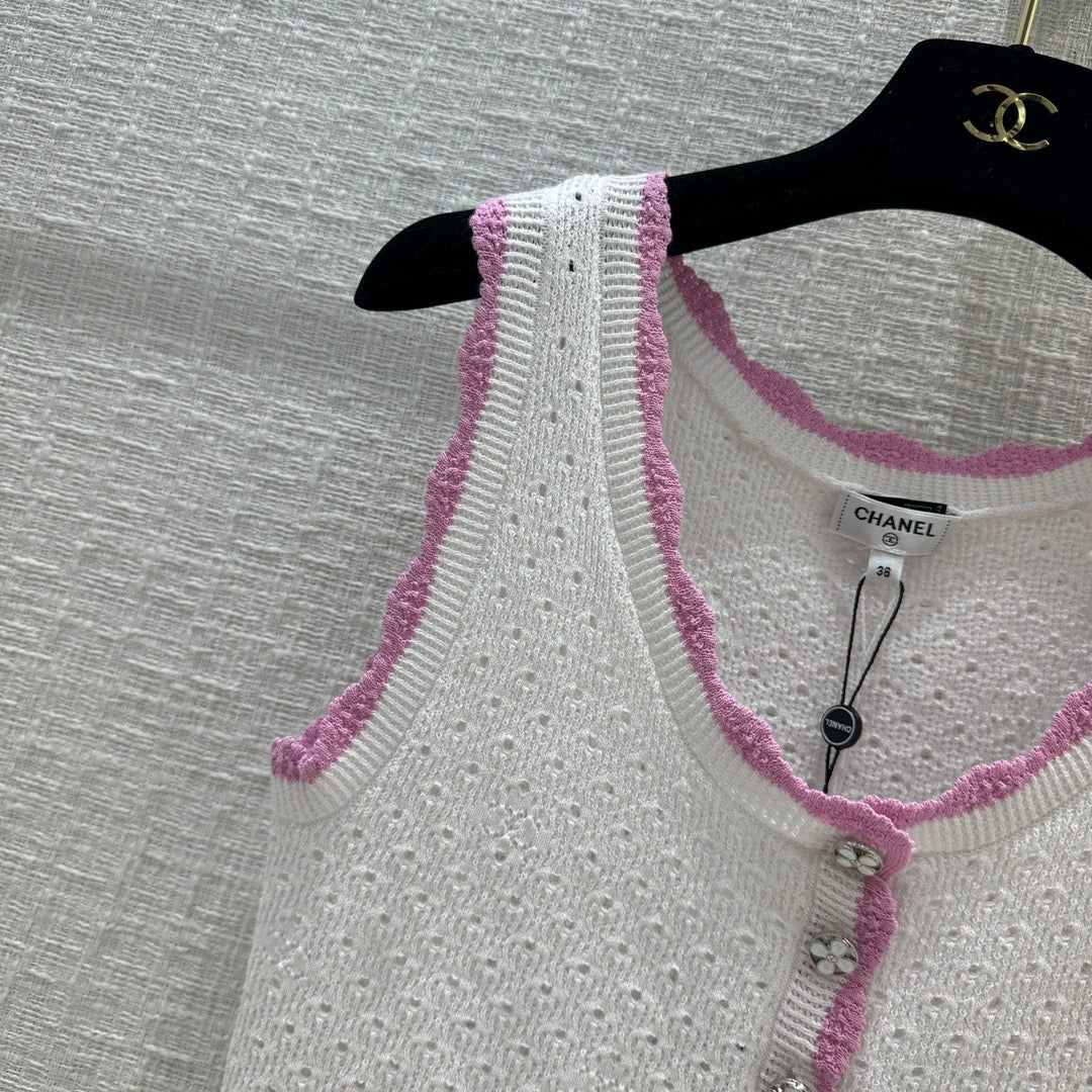 В стиле Chanel - 2403-24 Новый вязаный жилет с розовой отделкой