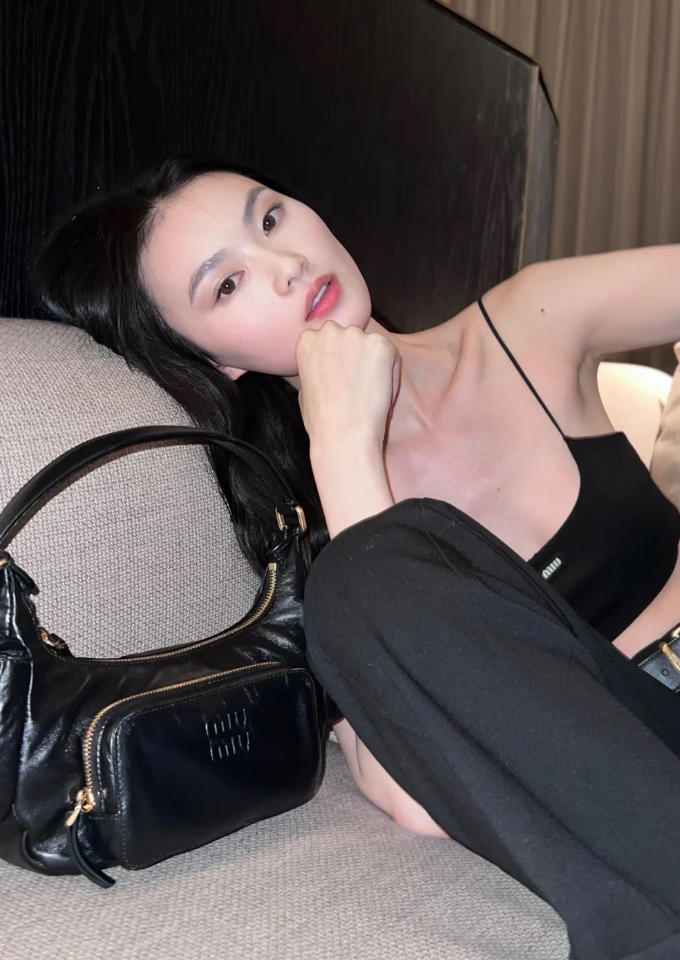 Сумка Miu Miu из кожи наппа с карманами — носите и делитесь с другими.