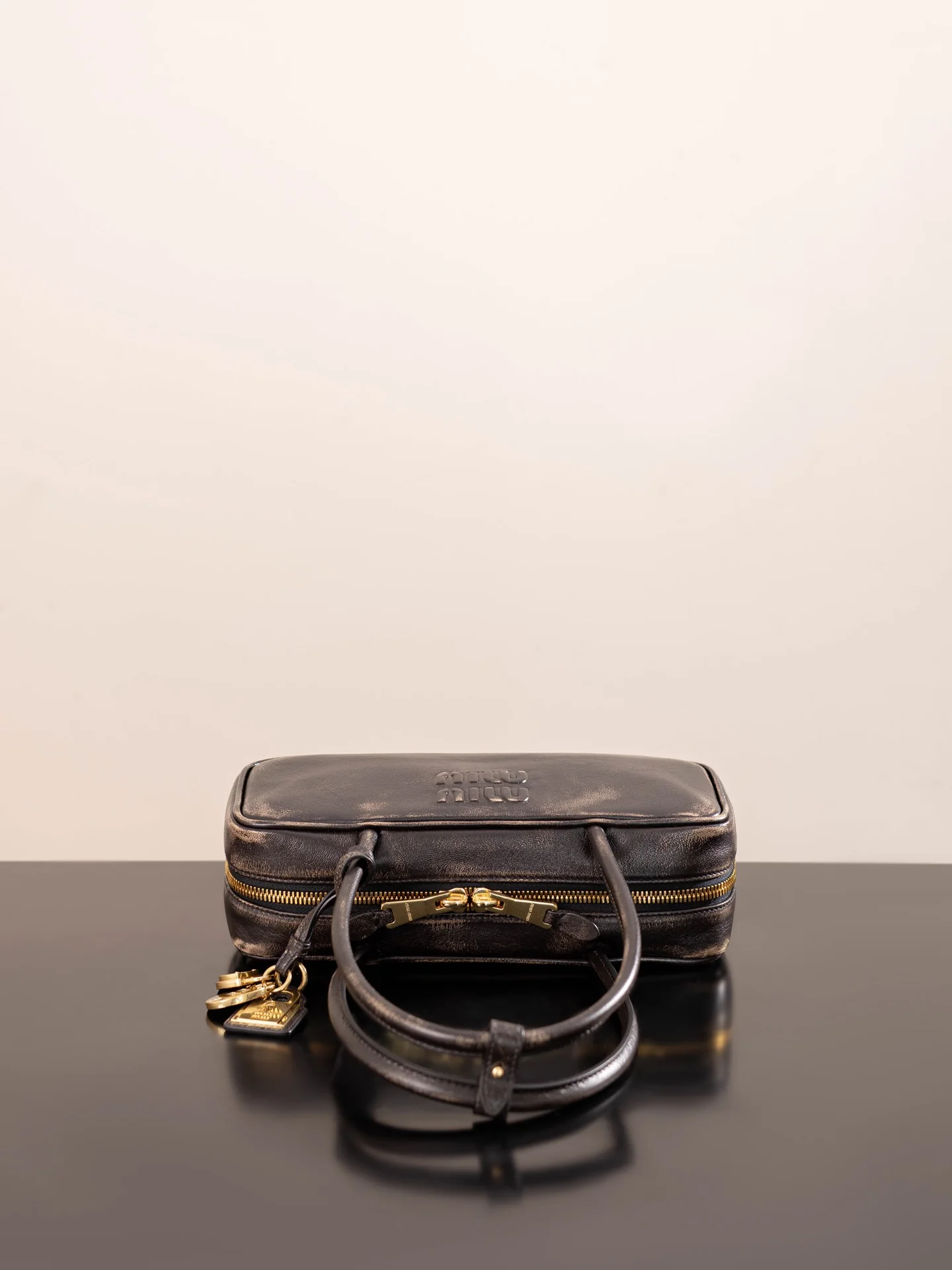 Miu Miu - Маленькая сумочка из овечьей кожи - Отделка под старину