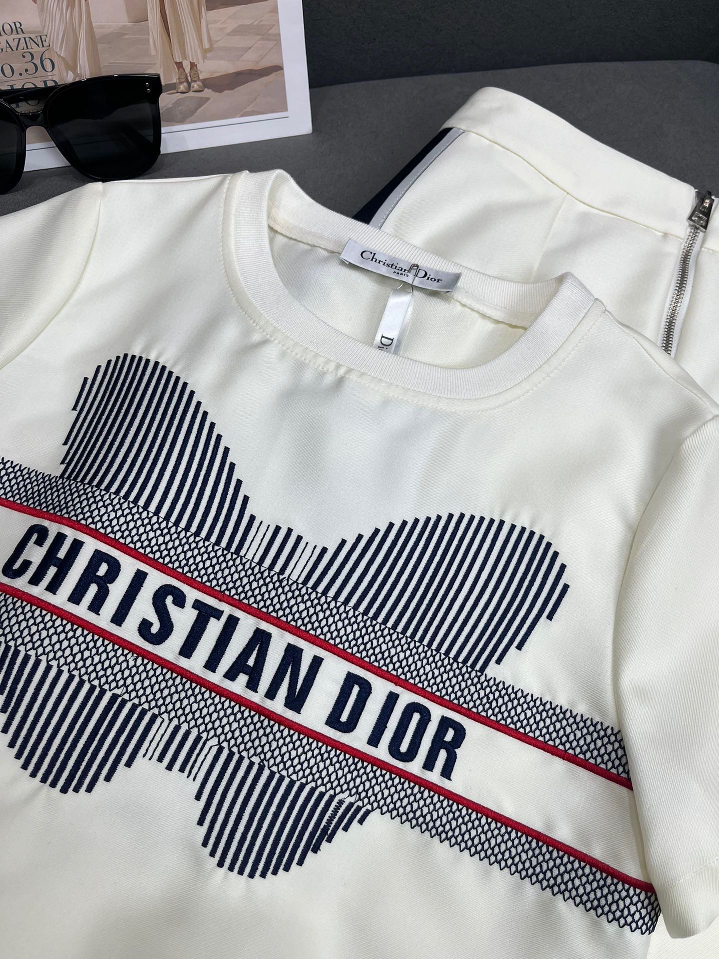 Летний костюм Dior 2403-24ss с вышитым узором ?Бабочки?, юбка, белый.