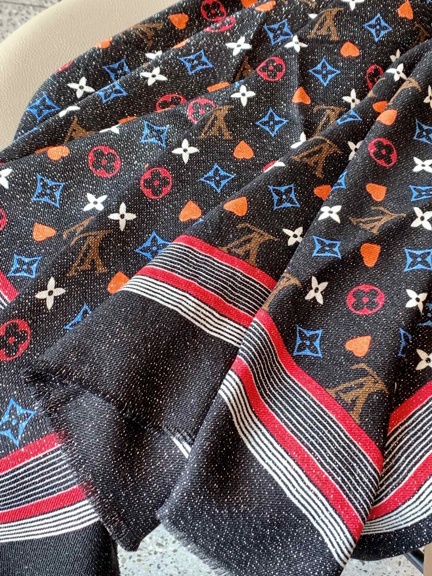 Квадратный шарф LV Silver Thread Card Game - 110-200 см - кашемир высшего качества (100%)