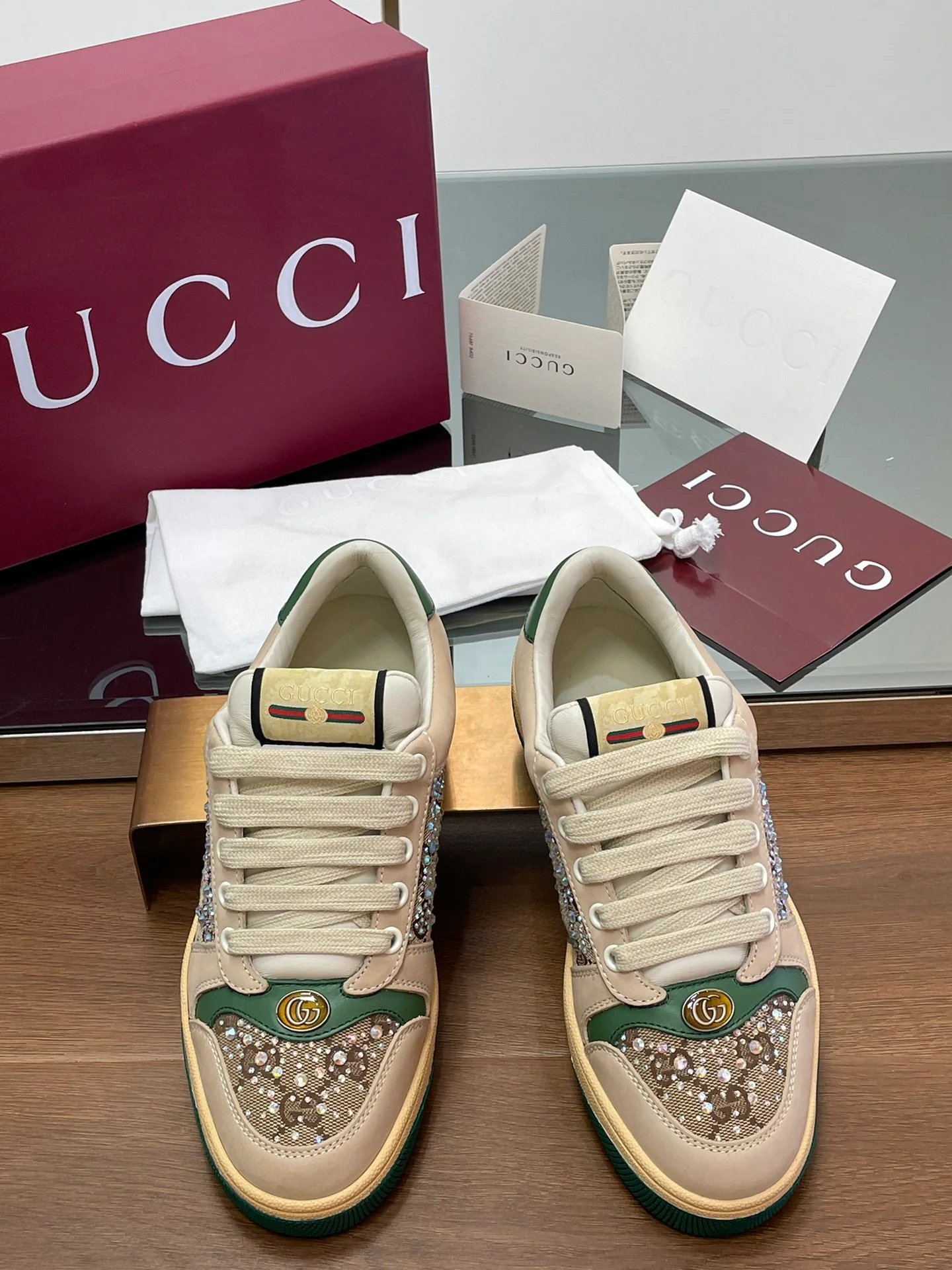 Ретро-скейтбордистские кроссовки Gucci 2025 — зеленые