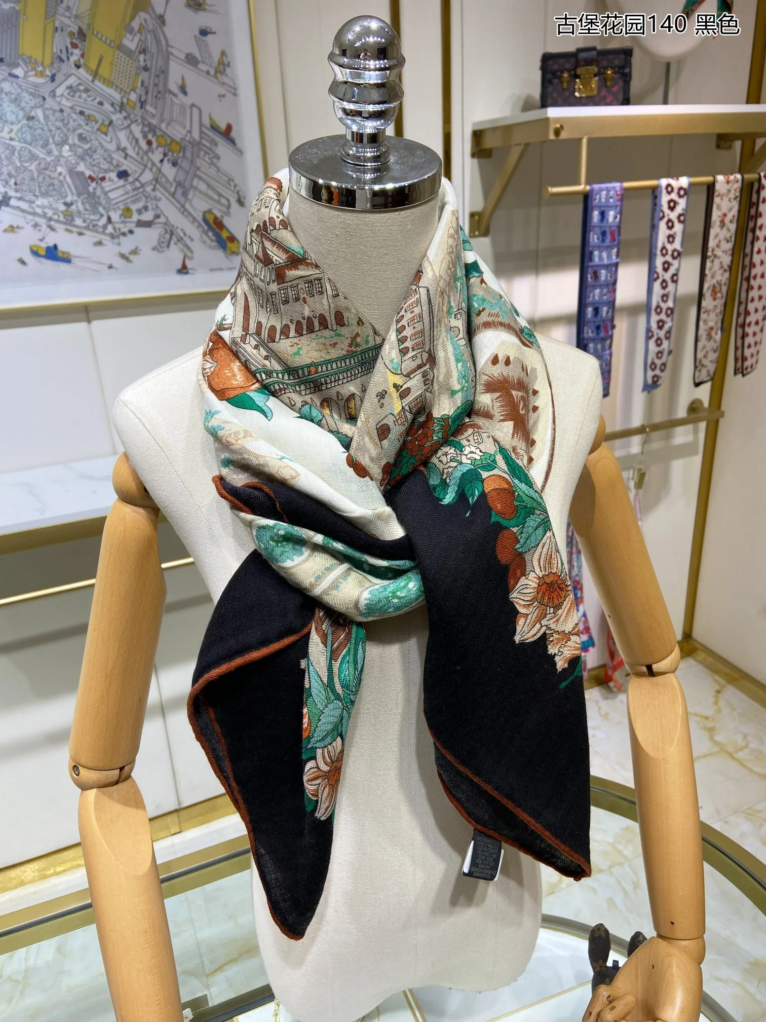 Квадратный шарф ?Замок Гермеса? — 140 см — 70 — Кашемир — 30 — Шелк