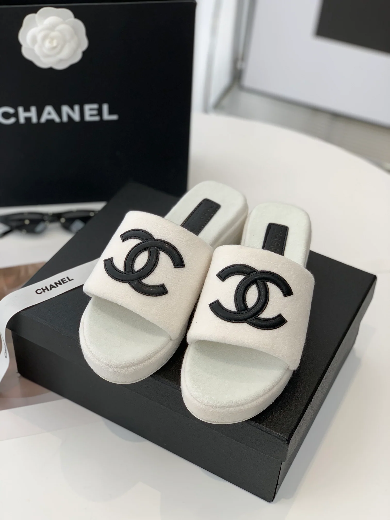Новые модели домашних тапочек Chanel из махровой ткани, коллекция осень/зима - размеры 35-43.
