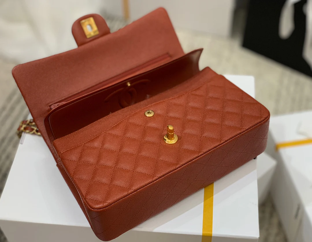 Chanel - Сумка из телячьей кожи с мелким шариковым узором - CF - Коричневая с золотой фурнитурой - 25 см