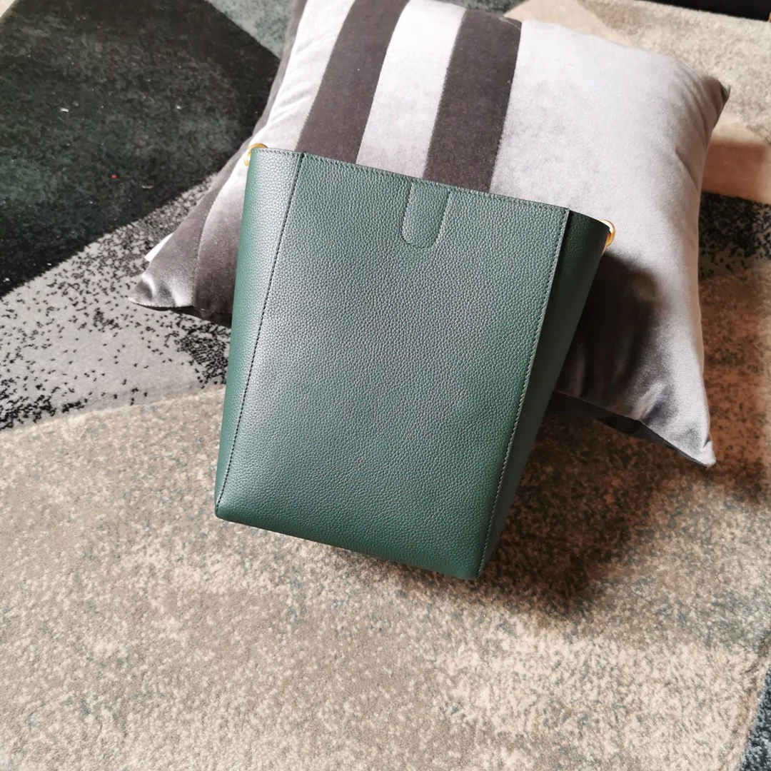 Сумка-ведро Celine Sangle, узор ?Личи?, маленькая, темно-зеленая.