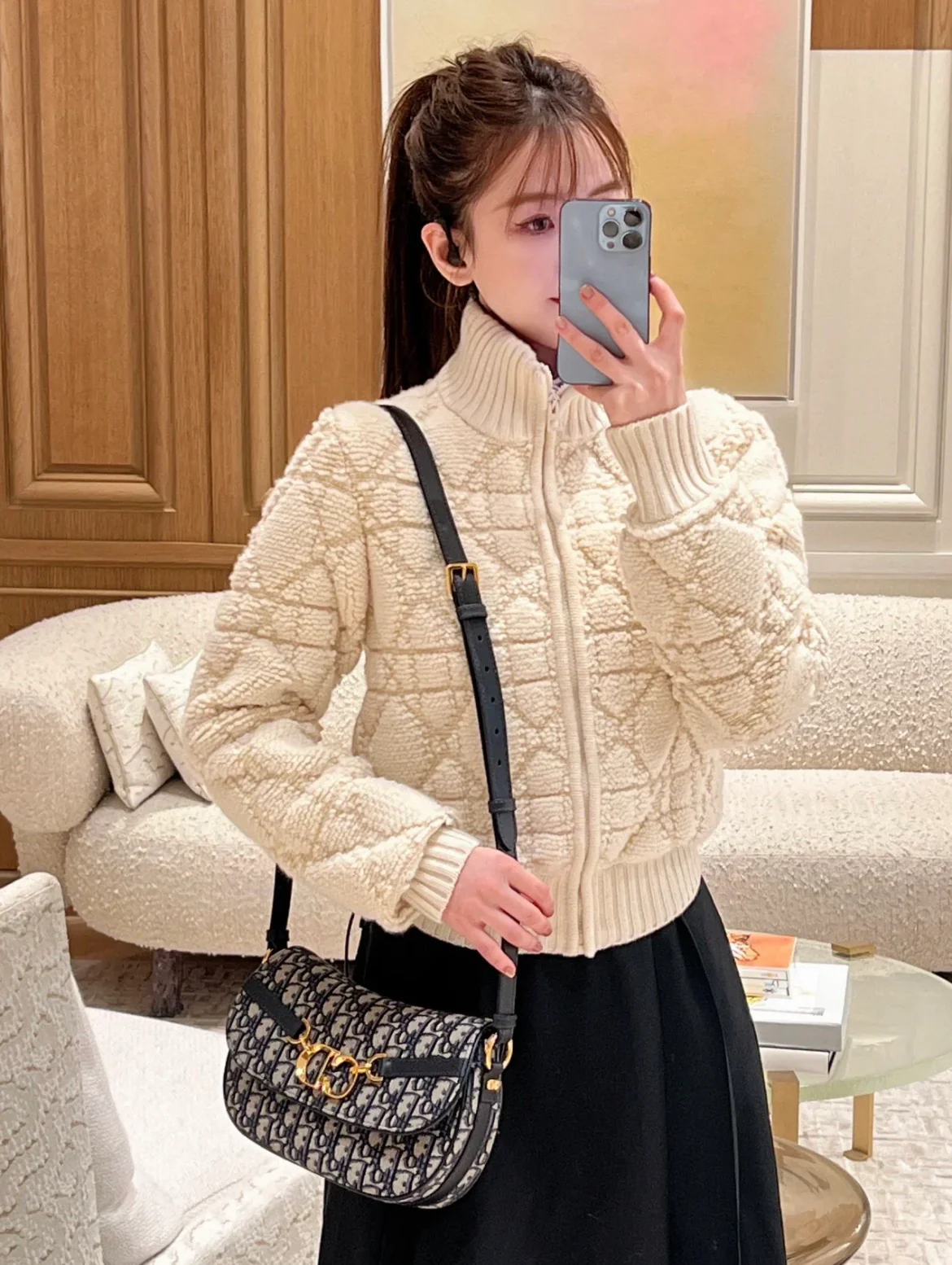 Сумка Dior CD Besace через плечо с монограммой.