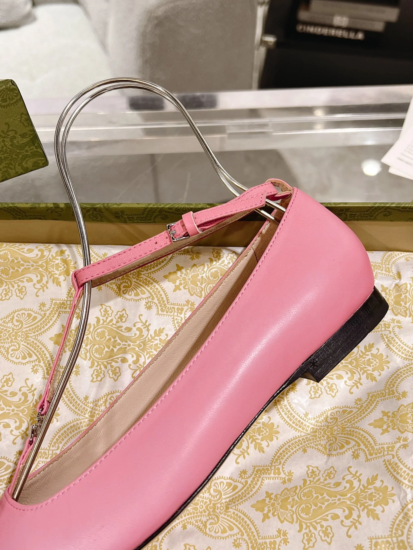 Новинка сезона весна/лето 2023 от Gucci - балетки.