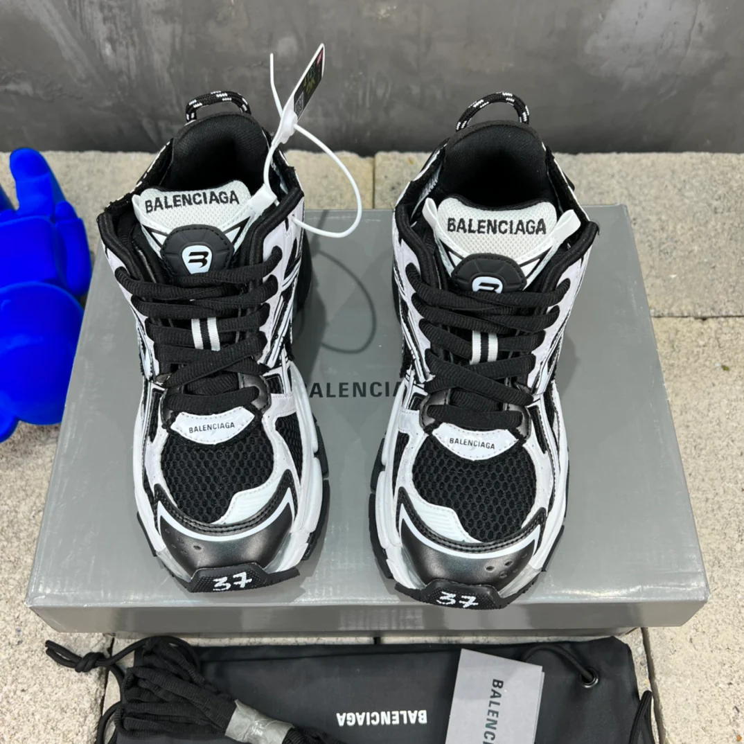 Кроссовки Balenciaga Runner - унисекс - черно-белые