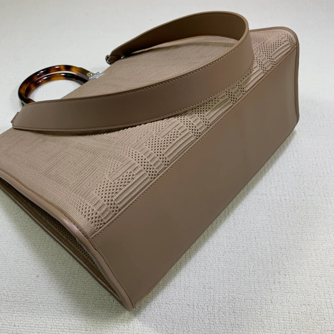 Сумка-тоут Fendi Sunshine Medium Apricot из сетчатой ??ткани