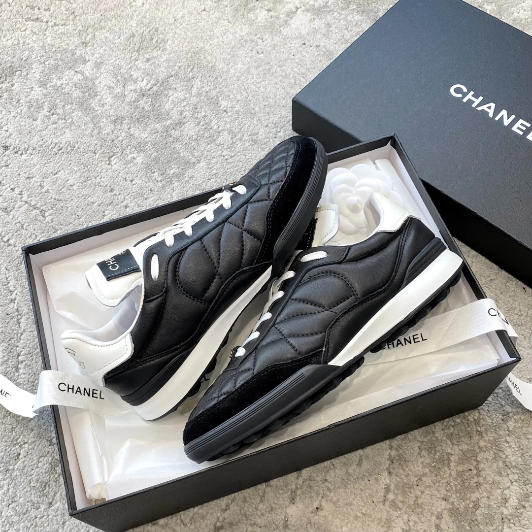 Новинка сезона весна/лето 2023 от Chanel - Стеганые бейсбольные кроссовки из овечьей кожи - Черные