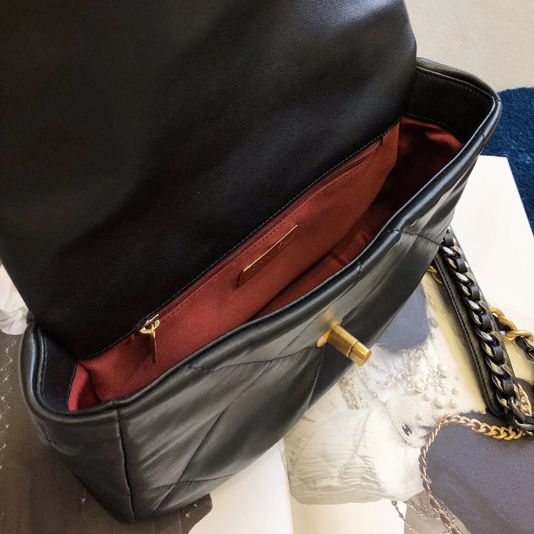 Маленькая сумочка Chanel 19bag - черная