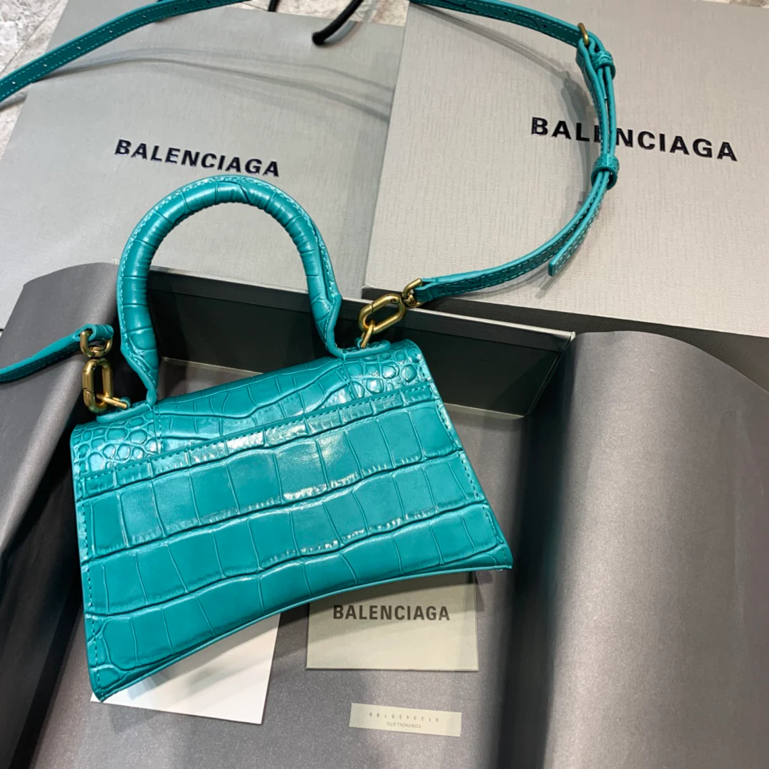 Сумка Balenciaga Hourglass, размер XS, цвет ?макарон синий?, с крокодиловым узором.