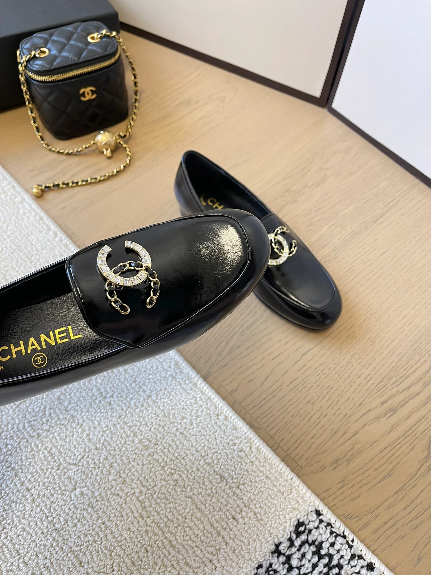 Кожаные лоферы Chanel 2024 - черные