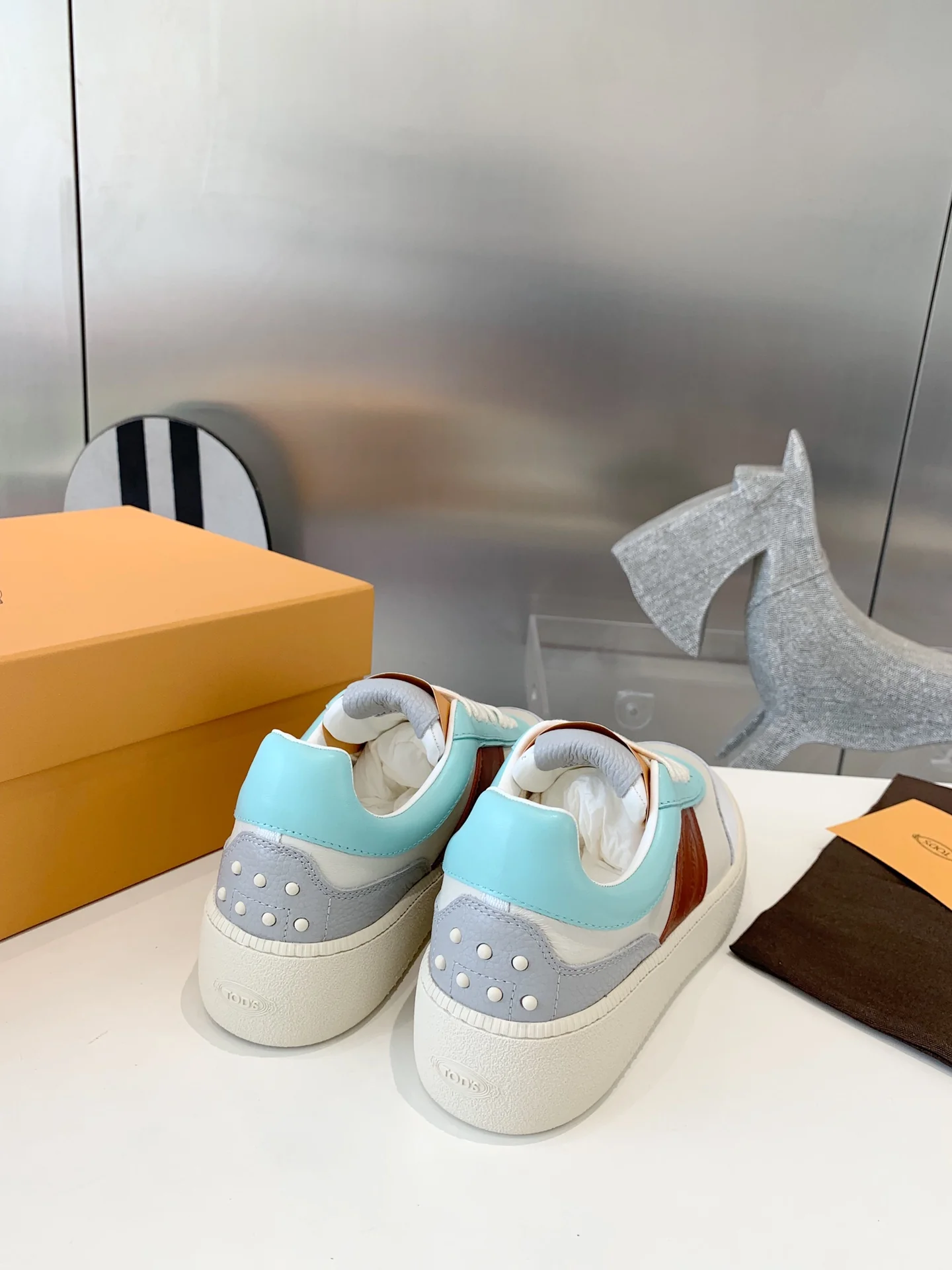 Весенняя коллекция Tods 2023 - Повседневные туфли на платформе от Tods