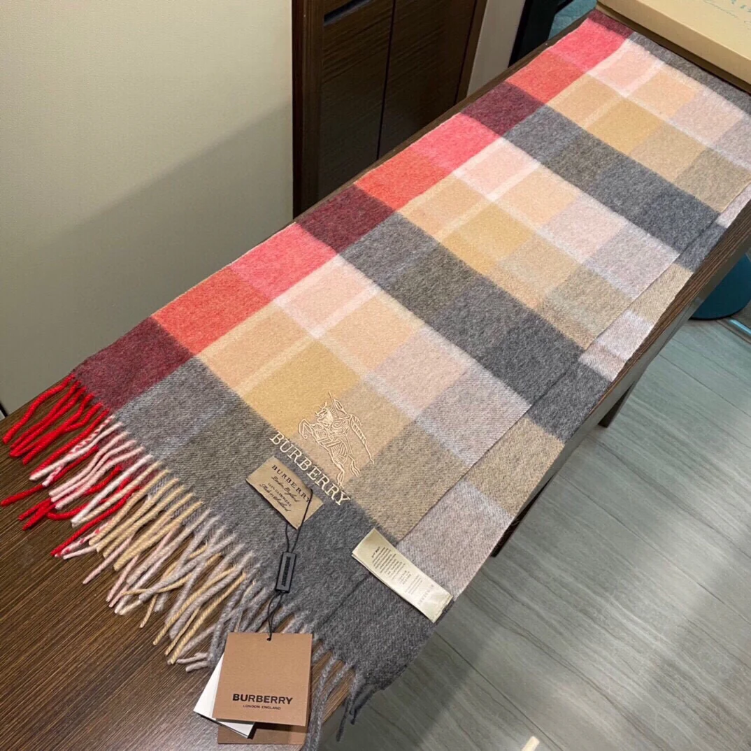Классический кашемировый клетчатый шарф Burberry с узором 