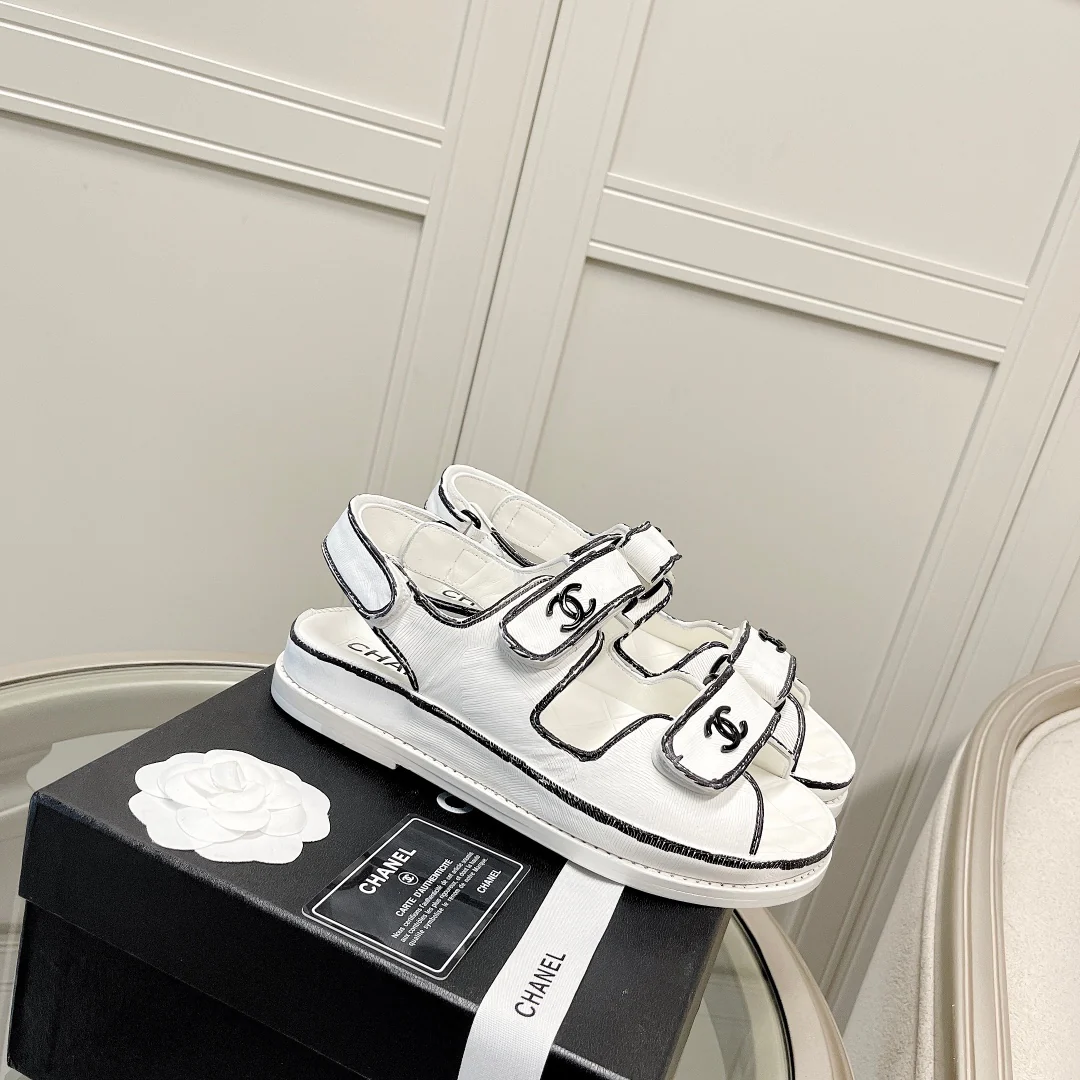 Chanel - Белые кожаные сандалии