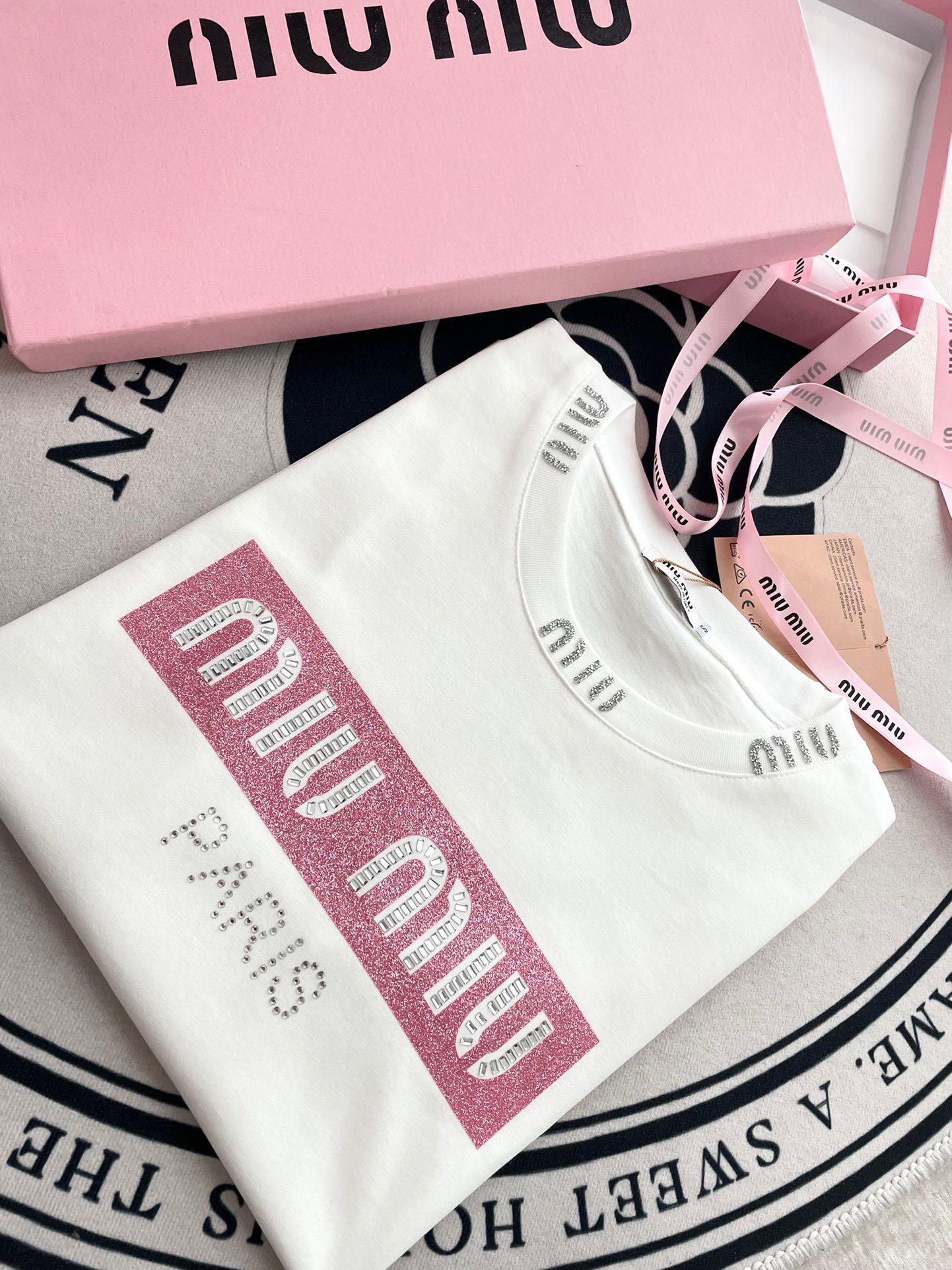 Miu Miu-2404 - Футболка с коротким рукавом, украшенная множеством стразов