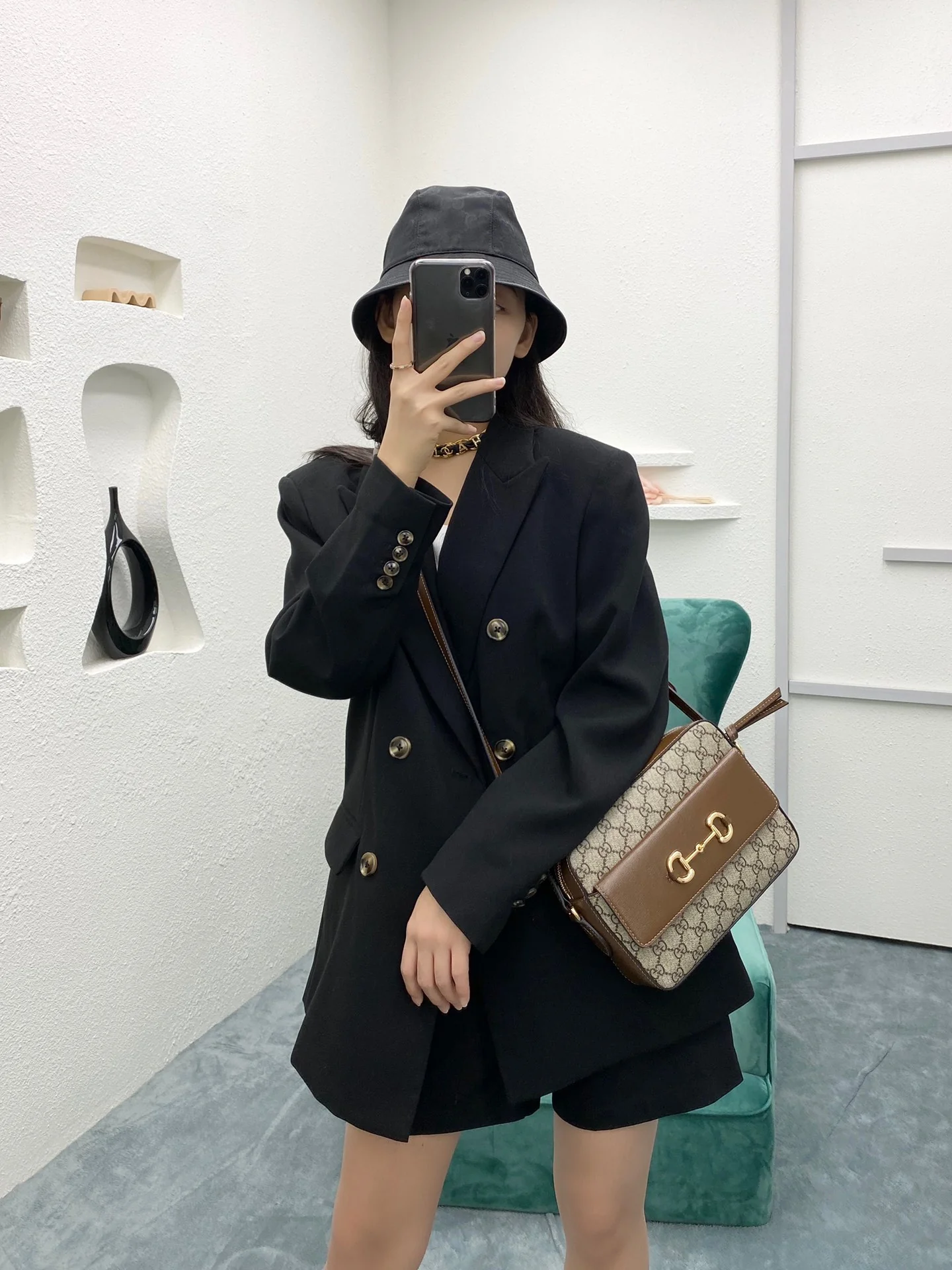 Сумка для фотоаппарата Gucci 1955 с пряжкой в ??виде подковы - 1 шт.